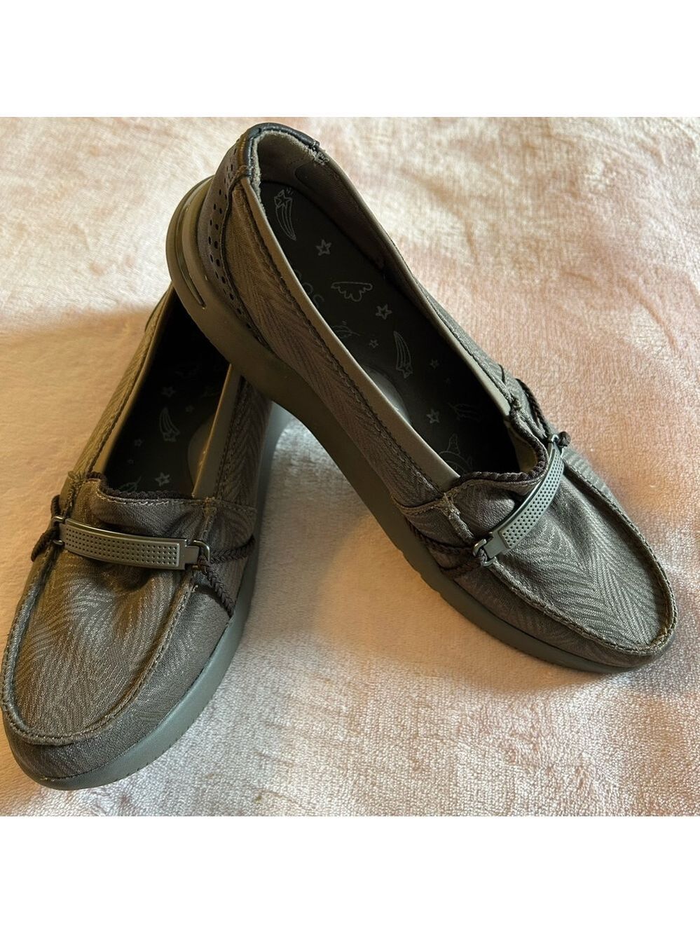 BZEES Abby light brown slip on loafers flats with leaf print size 8W